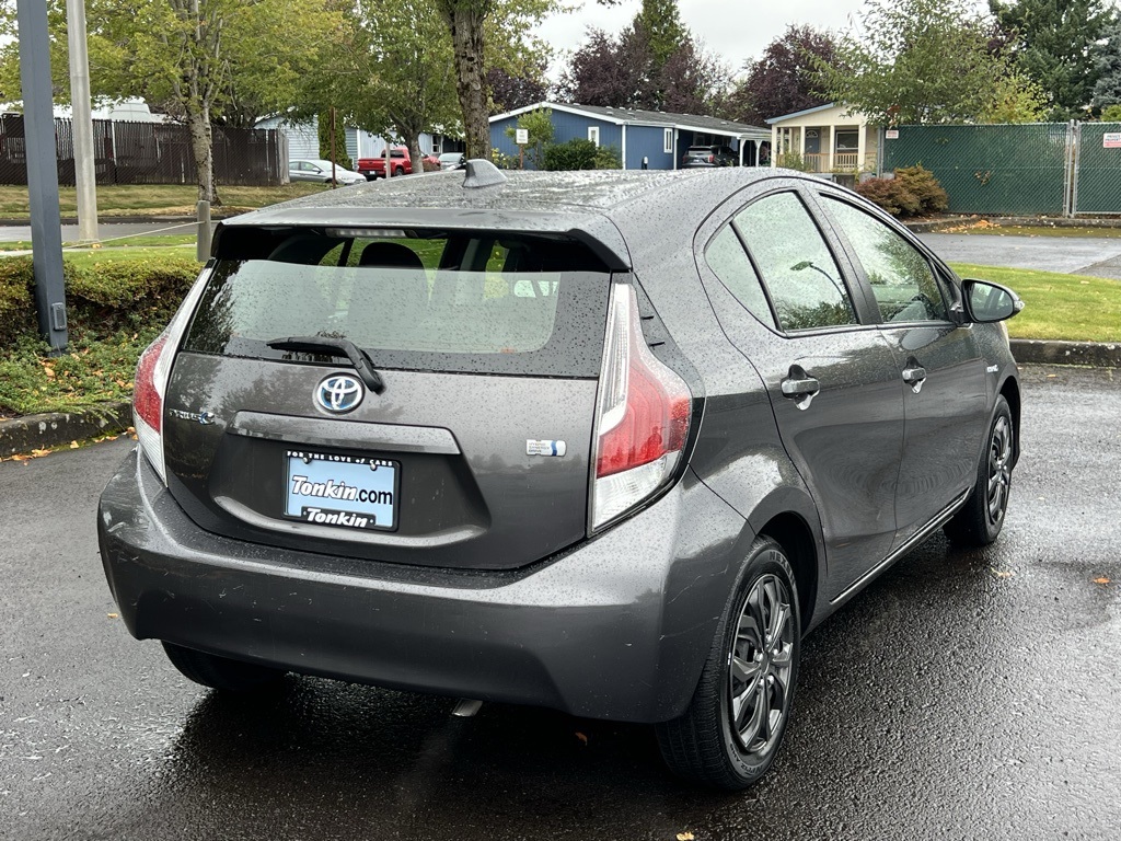 2015 Toyota Prius C Two photo 6