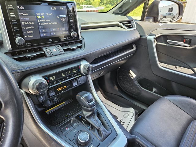 2020 Toyota RAV4 Hybrid XSE photo 21