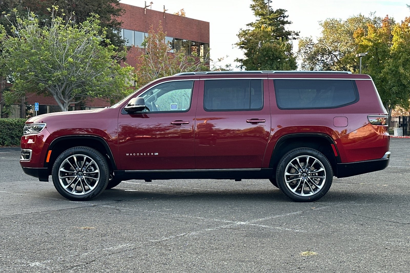 2024 Jeep Wagoneer L Series III photo 6