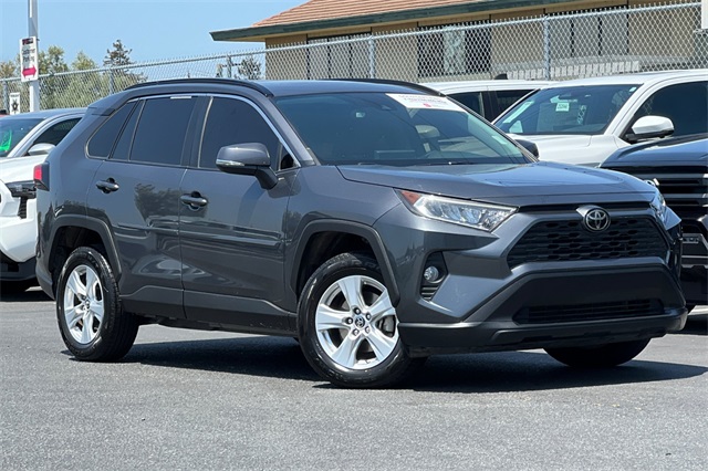 2019 Toyota RAV4 XLE photo 2