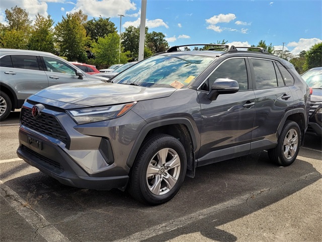 2022 Toyota RAV4 XLE photo 2
