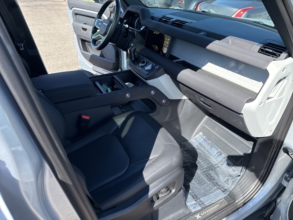 2023 Land Rover Defender 110 X-Dynamic SE photo 19