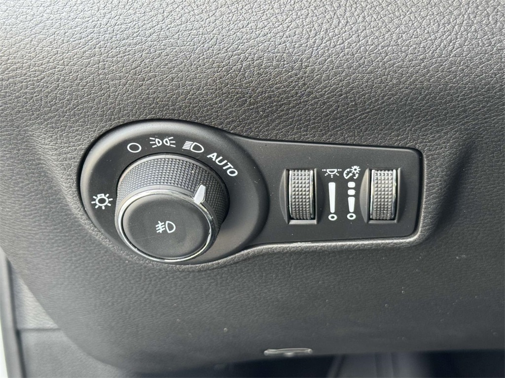 2024 Jeep Compass Latitude Lux photo 22