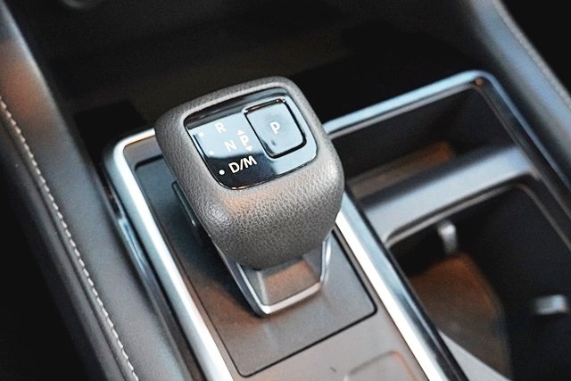 Used 2023 White Nissan SV image 27