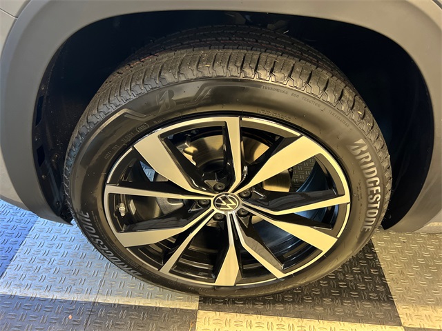 2026 Volkswagen Atlas SEL Premium R-Line photo 9