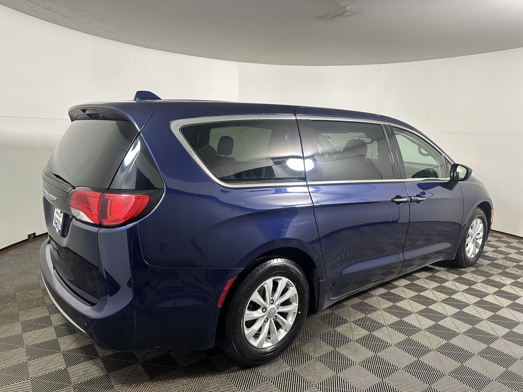 2018 Chrysler Pacifica Touring Plus photo 4