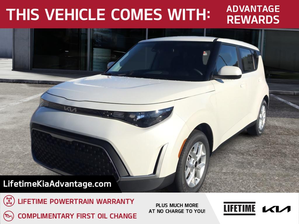 2025 Kia Soul LX's photo