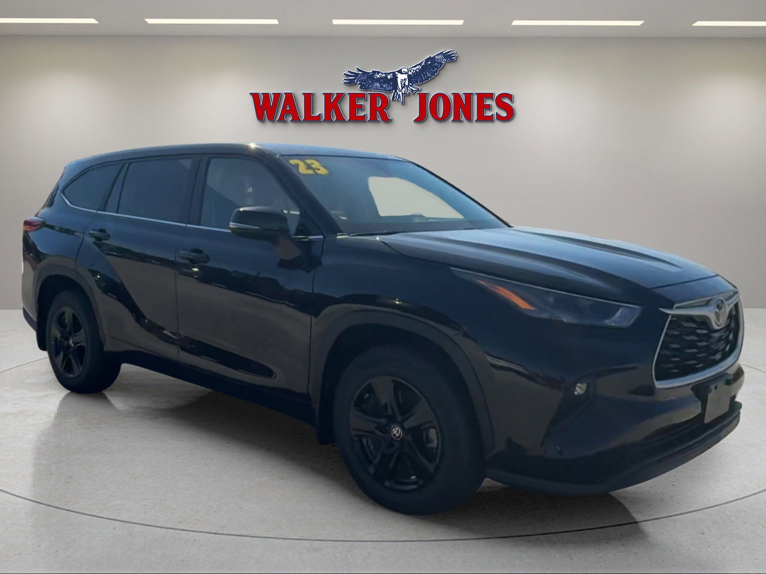 2023 Toyota Highlander LE's photo