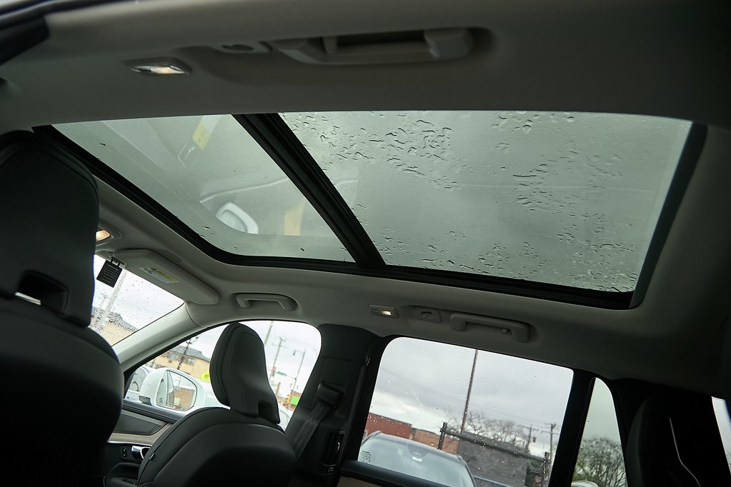 2025 VOLVO XC90 - Image 20