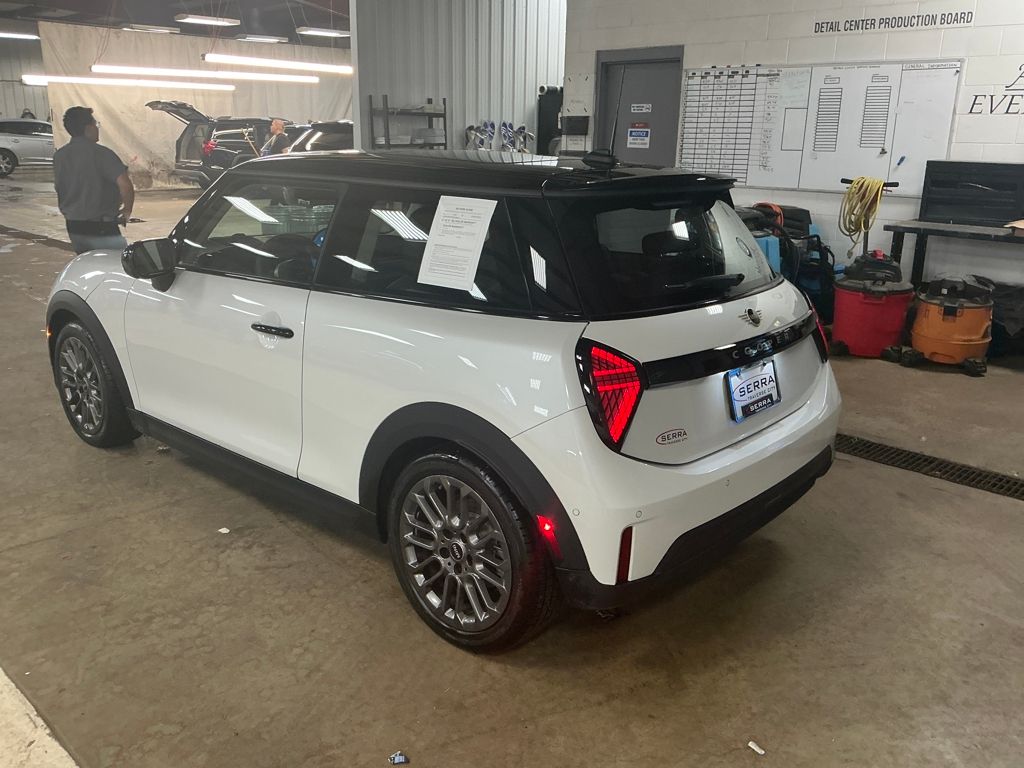 2025 Mini Cooper 2 Door Hardtop Signature photo 3