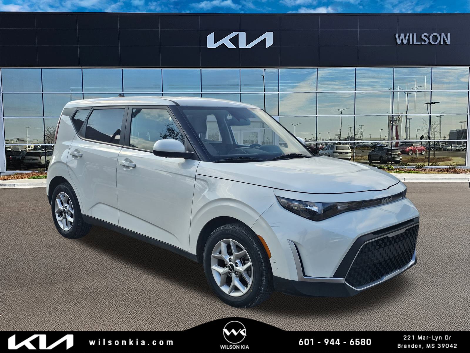 2023 Kia Soul LX's photo