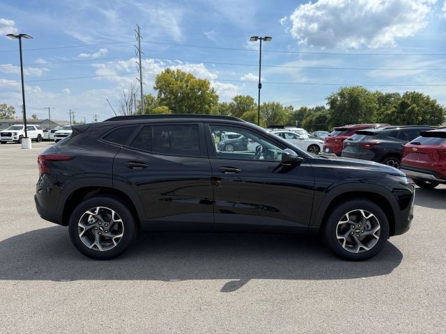 2025 Chevrolet Trax LT photo 6