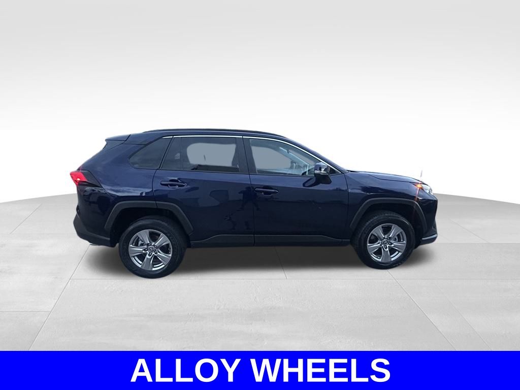 2024 Toyota RAV4 XLE photo 3