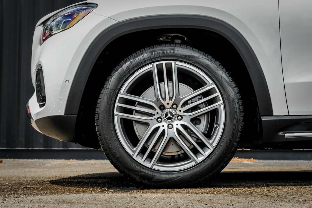 2025 Mercedes Benz GLS 450 4MATIC photo 4