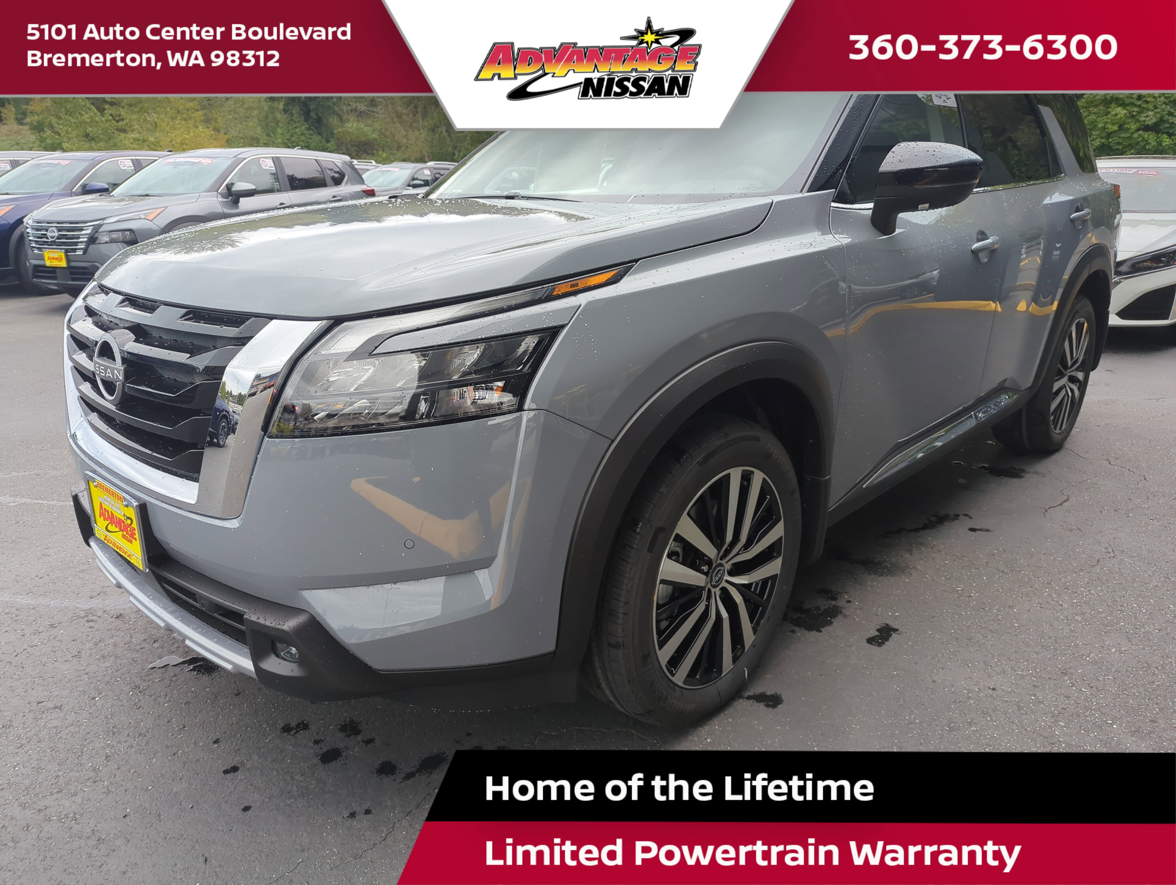 2025 Nissan Pathfinder Platinum's photo