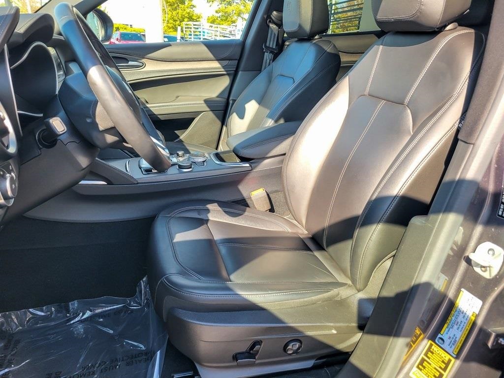 2023 Alfa Romeo Stelvio Ti photo 8