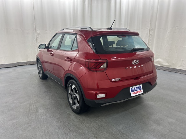 2023 Hyundai Venue Limited photo 4