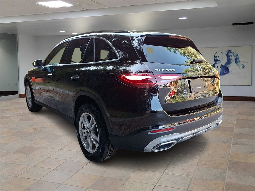 2025 Mercedes Benz GLC 300 4MATIC photo 4