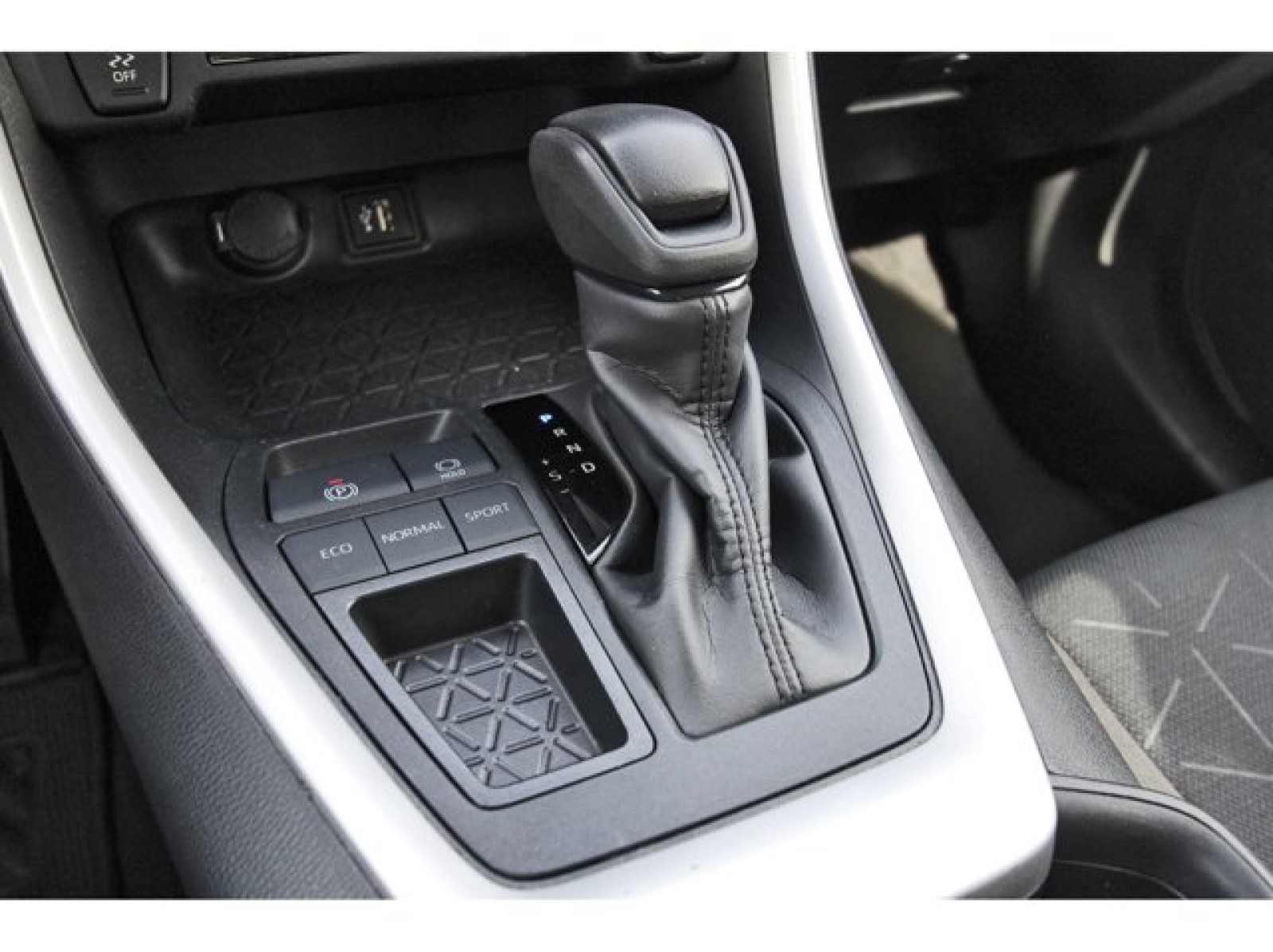 2024 Toyota RAV4 XLE Silver at TX Auto Group