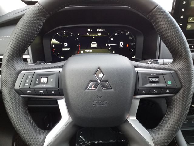 2025 Mitsubishi Outlander SE photo 11