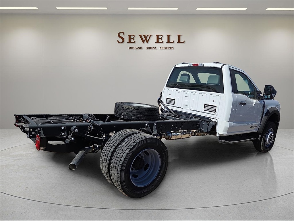 2025 Ford F-600 Super Duty Chassis Cab XL's photo