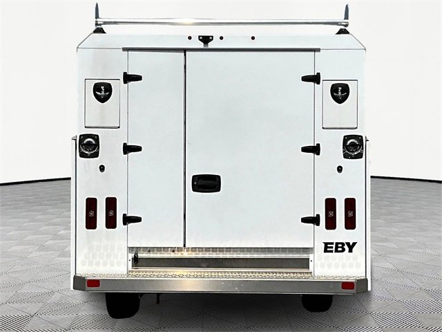 2025 Chevrolet Express 3500 Cutaway photo 4