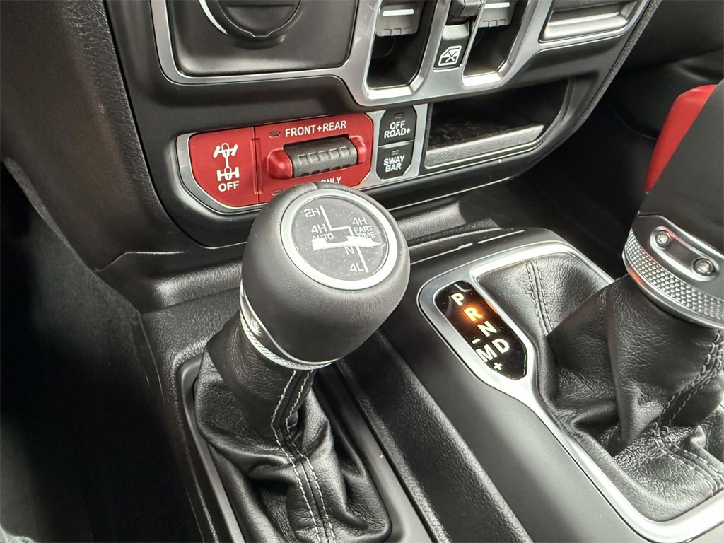 2025 Jeep Wrangler Rubicon X photo 25