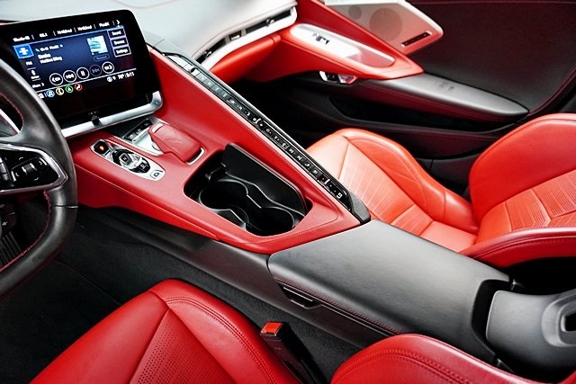 Used 2021 White Chevrolet Stingray image 23