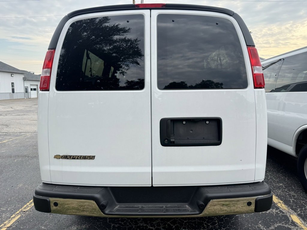 2024 Chevrolet Express Passenger 3500 photo 6