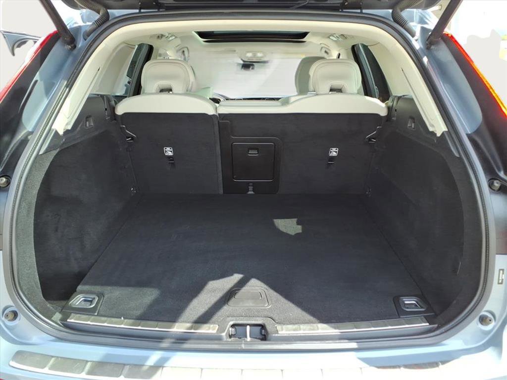 2022 Volvo XC60 B5 Momentum photo 15