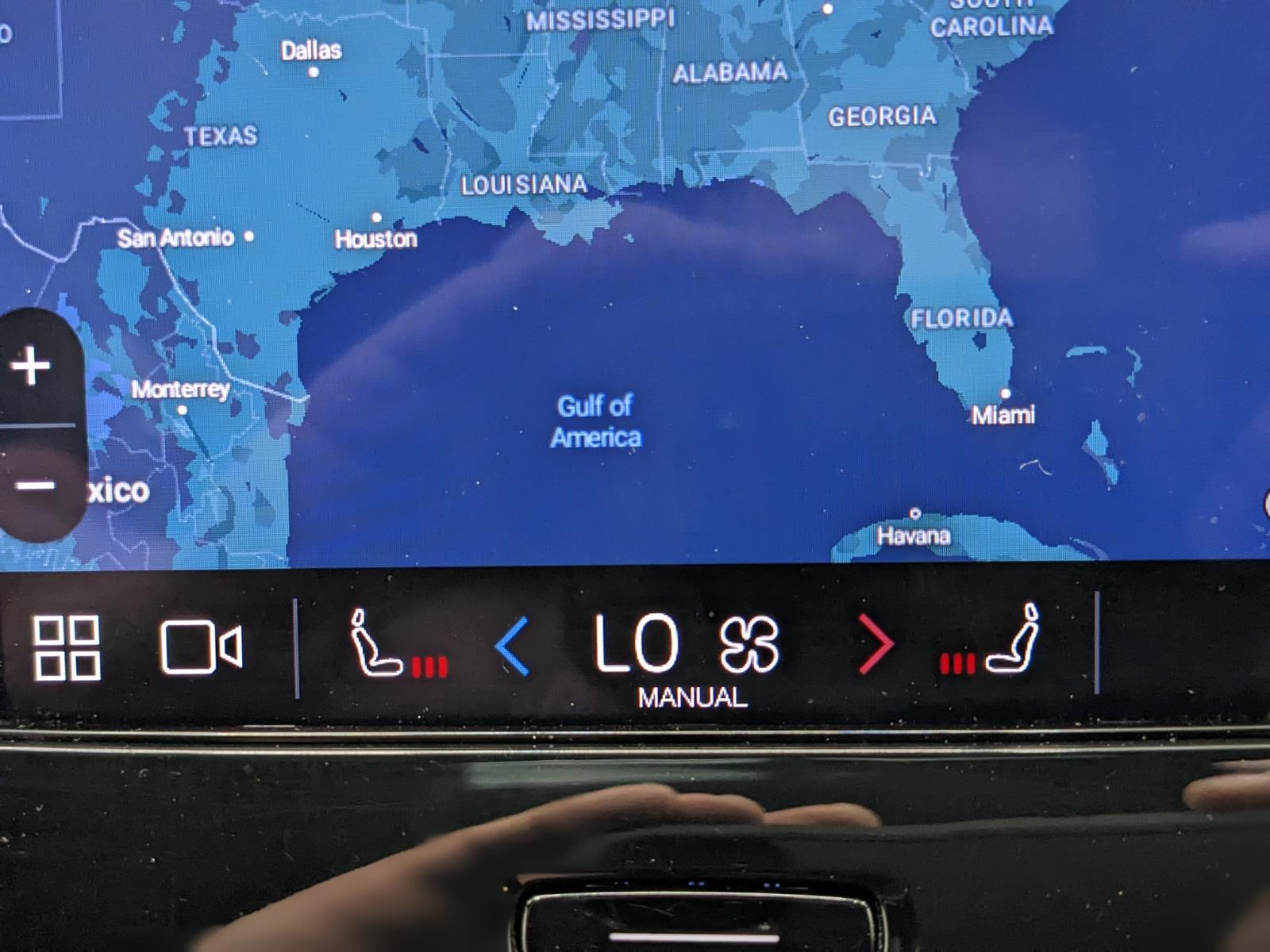 2024 Volvo XC40 Core photo 7