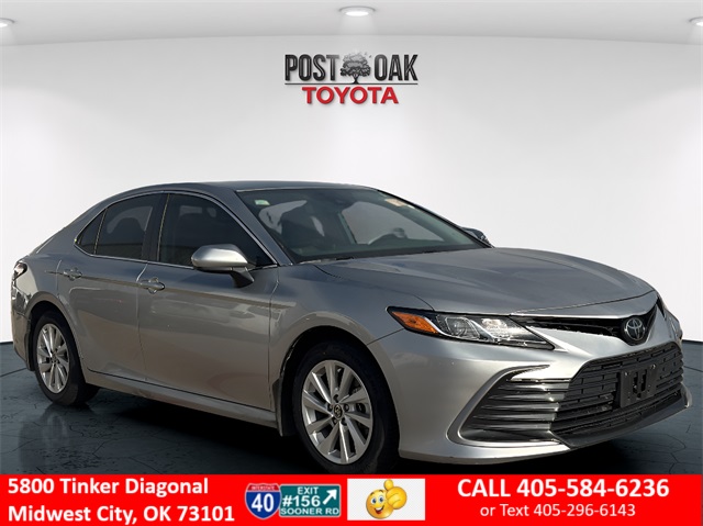 2024 Toyota Camry LE's photo