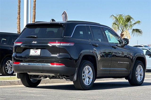 2025 Jeep Grand Cherokee Laredo X photo 3