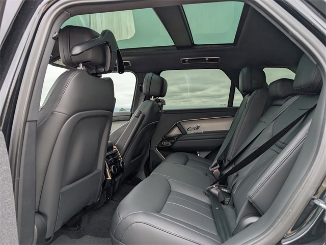 2025 Land Rover Range Rover Sport SE photo 5