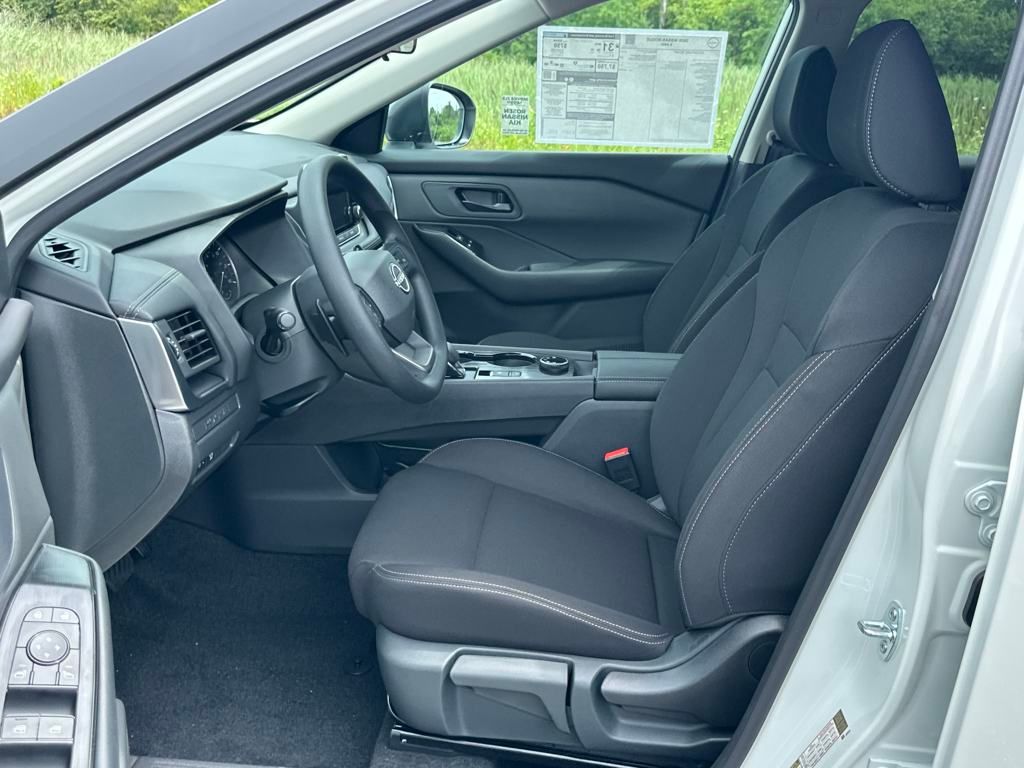 2026 Nissan Rogue S photo 9