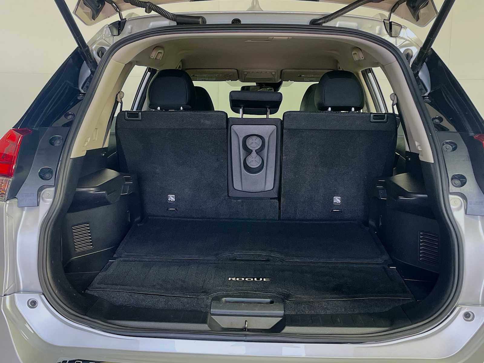 2020 Nissan Rogue SV photo 22