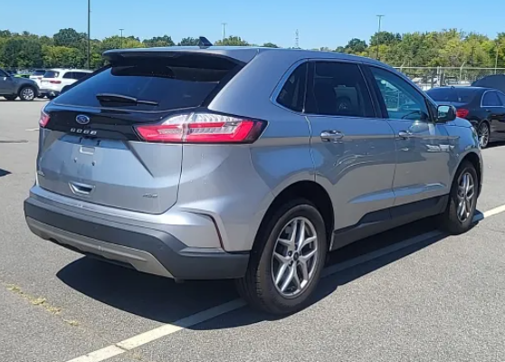 2024 Ford Edge SEL photo 2