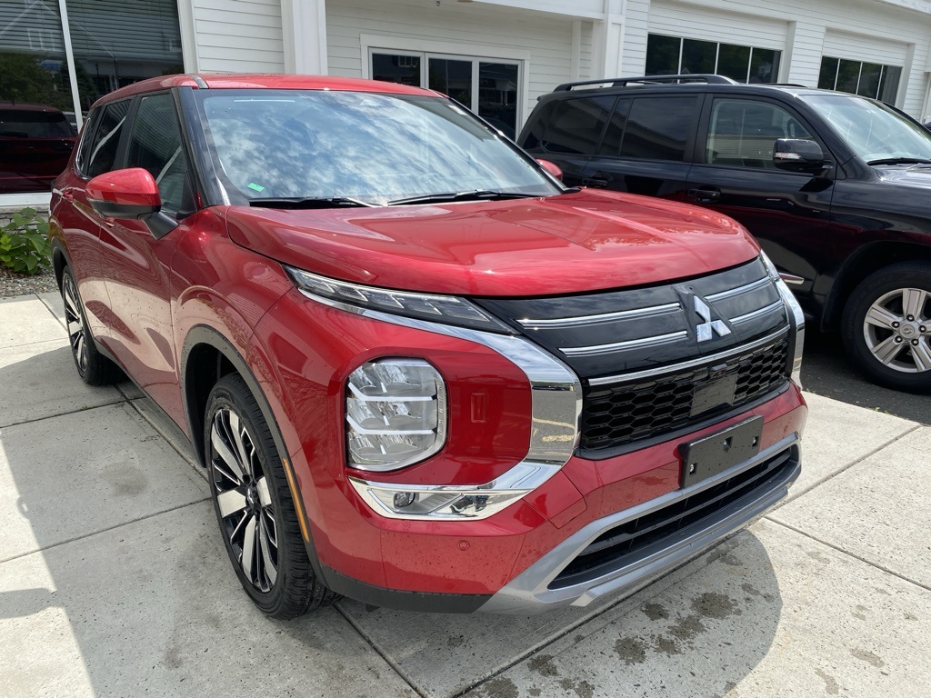 2025 Mitsubishi Outlander SE photo 3