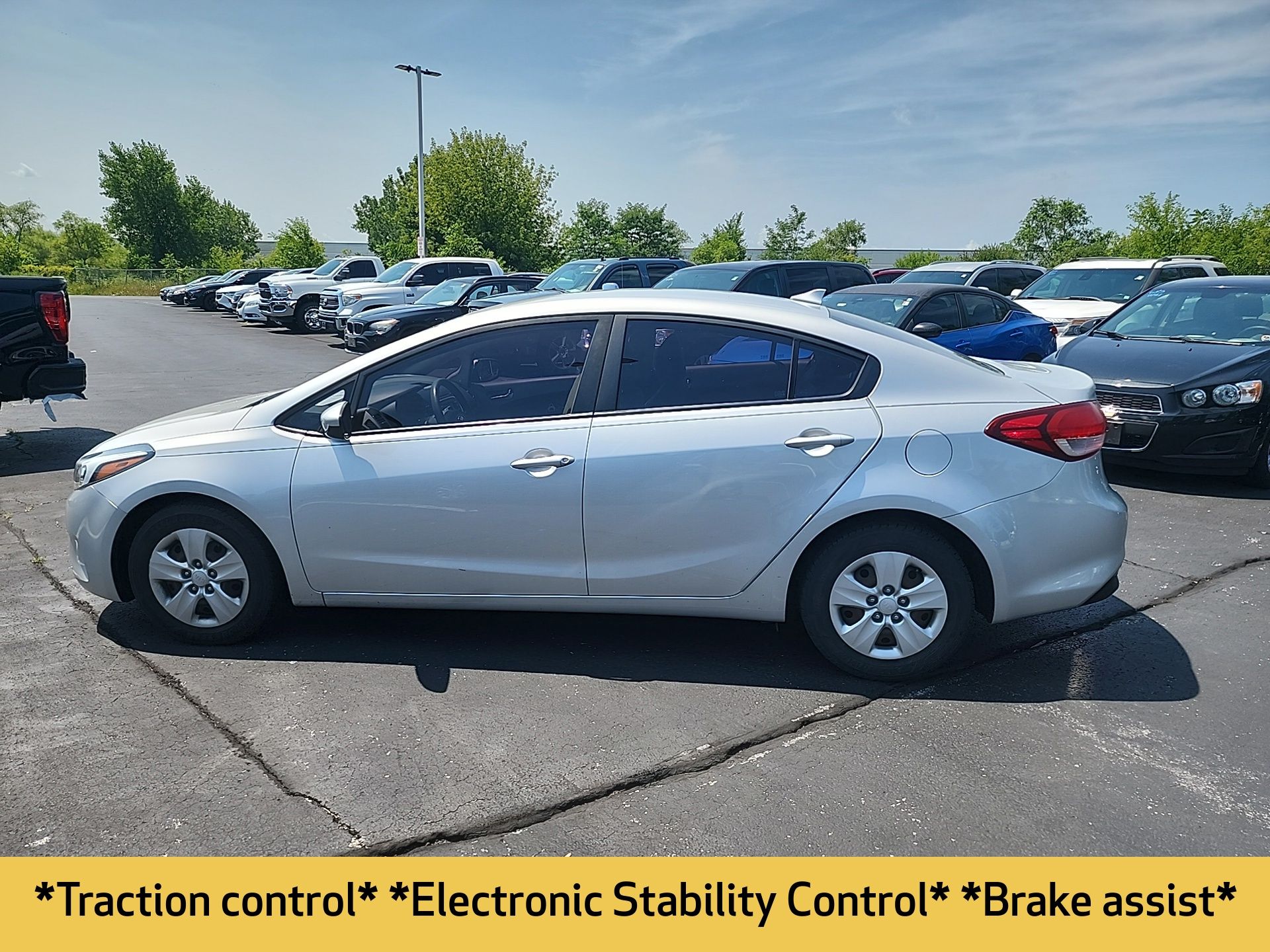 2017 Kia Forte LX Base photo 3