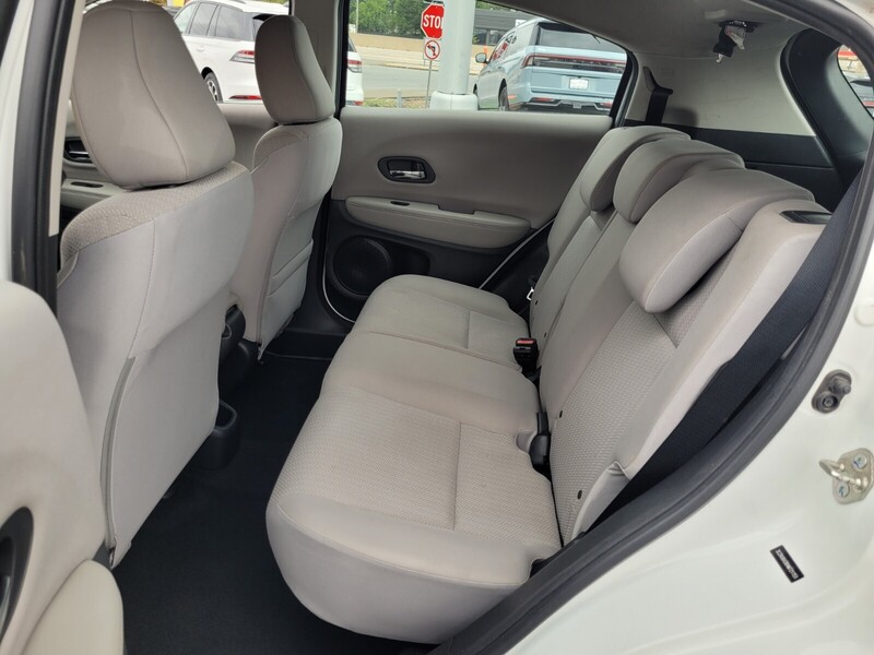 2017 Honda HR-V LX photo 9