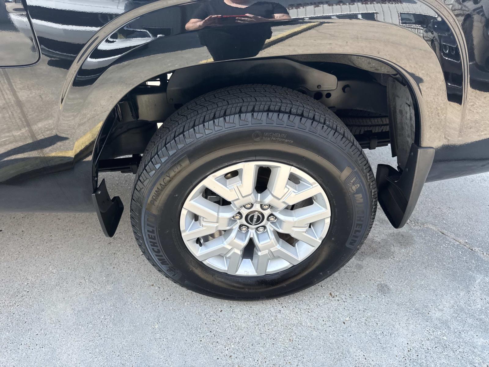 2024 Nissan Frontier SV photo 4