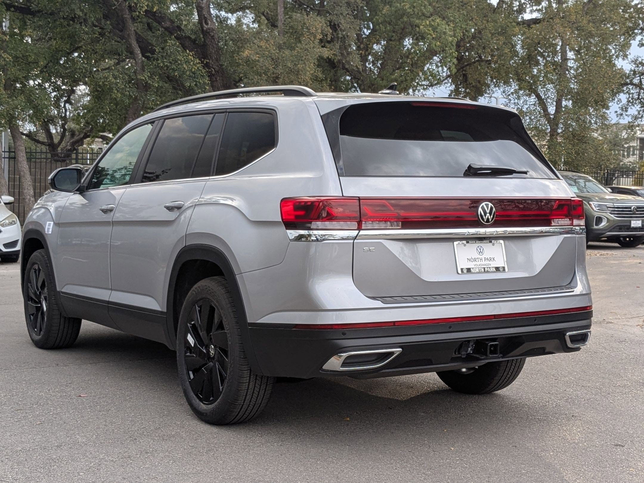 2026 Volkswagen Atlas SE Technology photo 2