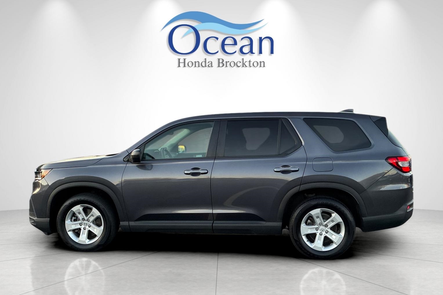 2023 Honda Pilot LX photo 5
