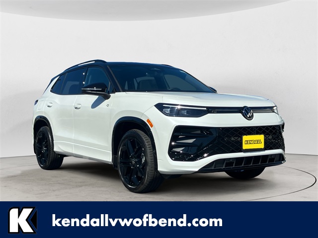 2025 Volkswagen Tiguan SE R-LINE BLACK's photo