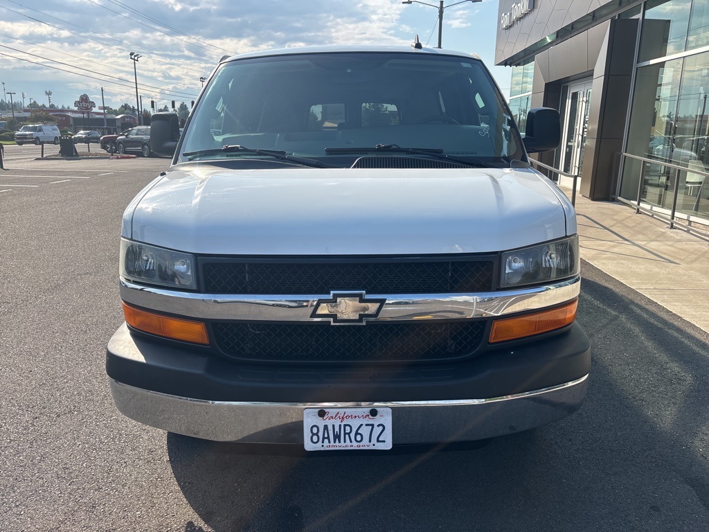 2016 Chevrolet Express 3500 Passenger Van photo 3