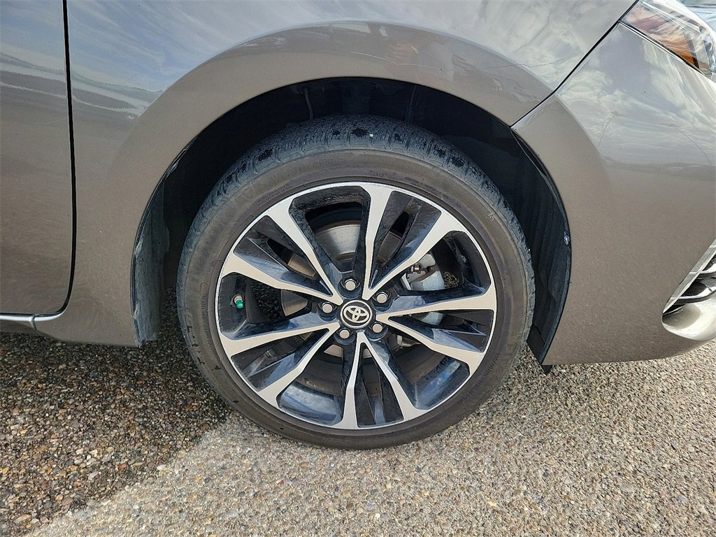 2018 Toyota Corolla XLE XSE photo 14