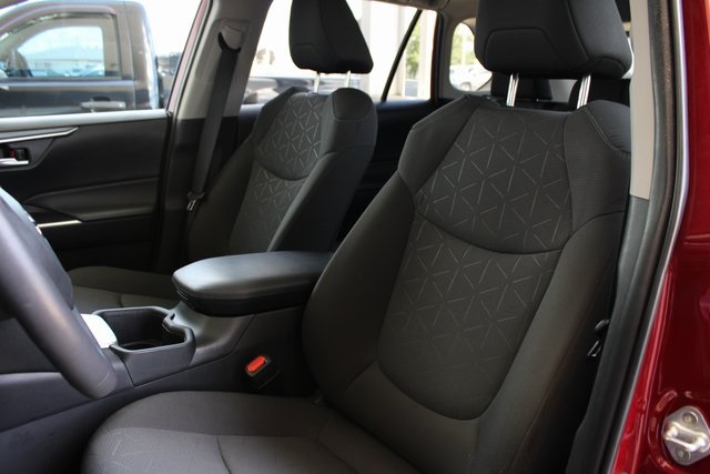 2024 Toyota RAV4 Hybrid XLE photo 28