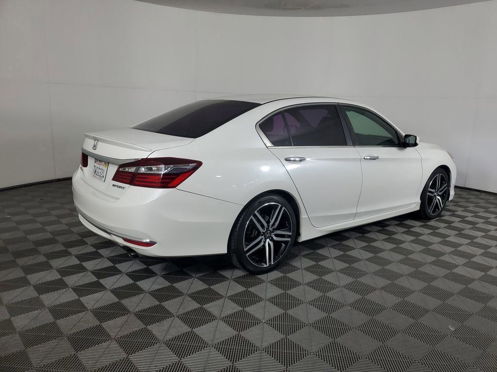 2017 Honda Accord Sport photo 4