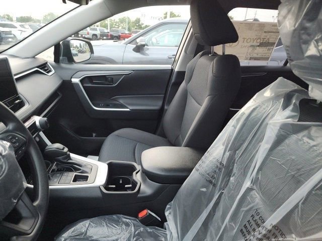 2025 Toyota RAV4 LE photo 12