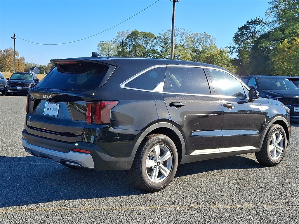 2026 Kia Sorento LX photo 3